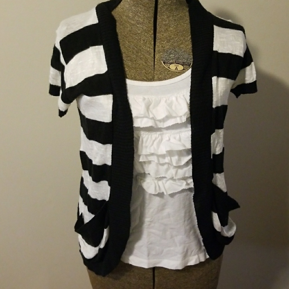 Short sleeve sweater